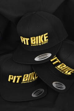 Czapki snapback ze złotym logo PIT BIKE